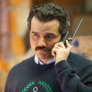 Wagner Moura fala sobre os bastidores da cena final de Pablo Escobar: - Gravamos na casa real dele