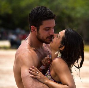 Em A Força do Querer, Bibi discute com Rubinho na rua e Jeiza interrompe os dois Em A Força do Querer, Bibi discute com Rubinho na rua e Jeiza interrompe os dois