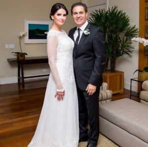 Lisandra Souto se casa pela segunda vez e exibe vestido de noiva, veja! Lisandra Souto se casa pela segunda vez e exibe vestido de noiva, veja!