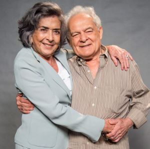 Othon Bastos e Betty Faria se divertem com seus personagens, Garcia e Elvira, em A Força do Querer Othon Bastos e Betty Faria se divertem com seus personagens, Garcia e Elvira, em A Força do Querer