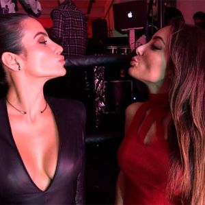 Cleo Pires posta foto com irmã, Tainá Galvão, e internautas apontam: Gêmeas! Cleo Pires posta foto com irmã, Tainá Galvão, e internautas apontam: Gêmeas!