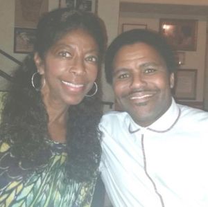 Filho da cantora Natalie Cole é encontrado morto aos 39 anos de idade Filho da cantora Natalie Cole é encontrado morto aos 39 anos de idade