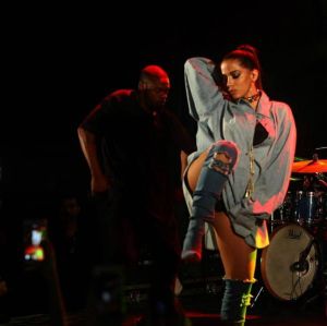 Anitta explica como seduz na balada e revela que raramente toma fora, confira! Anitta explica como seduz na balada e revela que raramente toma fora, confira!