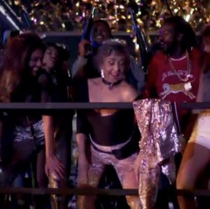 Betty Faria comenta cena em que dança funk em novela: - Olhei para as meninas e já saí imitando Betty Faria comenta cena em que dança funk em novela: - Olhei para as meninas e já saí imitando