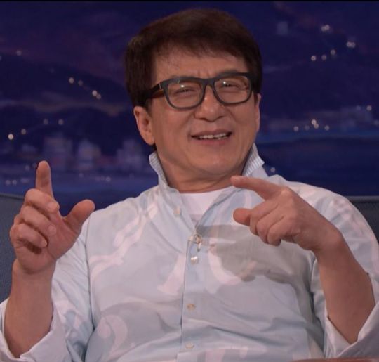 Pai espião? Carreira infantil? Mãe traficante? Conheça algumas curiosidades sobre Jackie Chan!