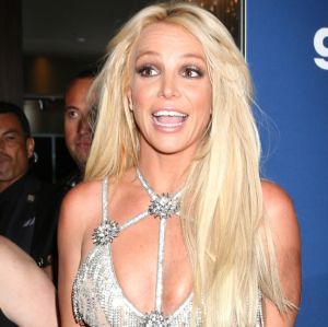 Britney Spears está abusando de bebidas e drogas e deve voltar à tutela, diz <i>site</i>