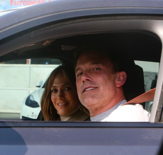 Em meio a rumores de término, Ben Affleck e Jennifer Lopez são vistos juntos se divertindo