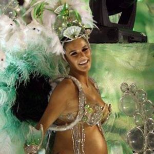 Viviane Araújo, Luiza Brunet, Fernanda Lima... Confira quem são as famosas que já desfilaram no Carnaval grávidas!