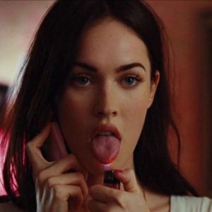 Confira um verdadeiro colírio com os momentos mais sensuais de Megan Fox