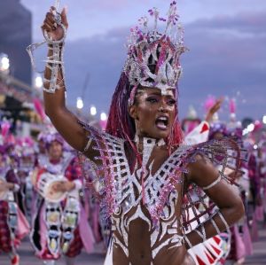 Com Erika Januza como Rainha de Bateria, Unidos da Viradouro é campeã de 2024 do Carnaval no Rio de Janeiro