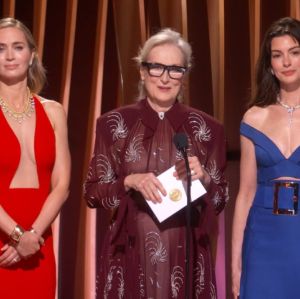 Emily Blunt, Meryl Streep e Anne Hathaway marcam reencontro de <i>O Diabo Veste Prada</i> no <i>SAG Awards</i> 2024
