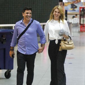 Sorridentes, Ana Hickmann e Edu Guedes são flagrados em aeroporto no Rio de Janeiro