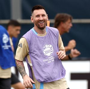 Lionel Messi, Neymar Jr., Gerard Piqué... Confira o antes e o depois de alguns jogadores de futebol