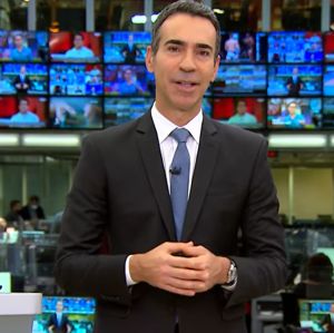 Cesar Tralli emociona ao lembrar morte da mãe: <i>- Partiu de uma maneira repentina, inesperada e violenta</i>