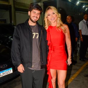 Zé Felipe compartilha álbum de fotos em família e encanta internautas