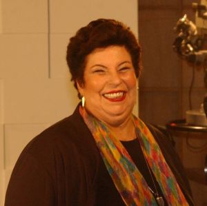 Nana Caymmi segue estável e sem previsão de alta, diz assessoria