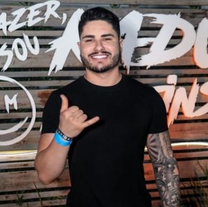 Lucas Souza detalha planos para carreira como ator e revela apoio de André Gonçalves: <i>- Me ajudando muito</i>