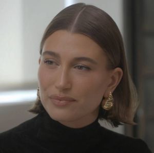 Hailey Bieber teria curtido em publicação falando mal de Selena Gomez e Benny Blanco