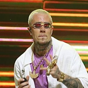 MC Daniel fratura costela durante jogo de futebol