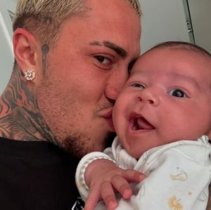Completamente bobão pelo filho! Confira os melhores momentos de MC Daniel como pai