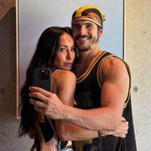 Nicolas Prattes abre álbum de fotos de segunda lua de mel com Sabrina Sato
