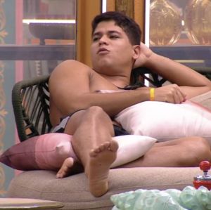 Após eliminação, Guilherme e Vinícius repensam jogo. Veja tudo o que rolou na madrugada do <i>BBB25</i>