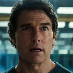 Tom Cruise presta homenagem a Val Kilmer durante conferência de cinema em Las Vegas