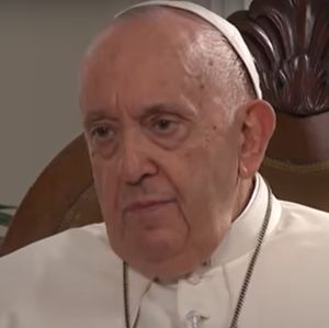 De surpresa, Papa Francisco faz primeira aparição pública desde que deixou hospital