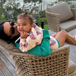Bruna Biancardi posta foto <I>amassando</I> Mavie e encanta internautas. Confira os melhores momentos da pequena, filha de Neymar Jr. com a influenciadora