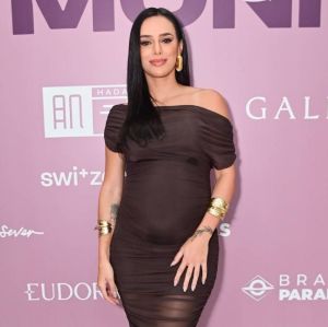 Bruna Biancadi comemora aniversário em lancha e festa termina em guerra de bolo: <i>Bem calminhas e chiques</i>. Assista!
