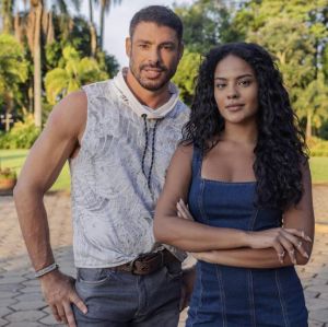 Cauã Reymond fala pela primeira vez sobre suposta briga com Bella Campos em <i>Vale Tudo</i>