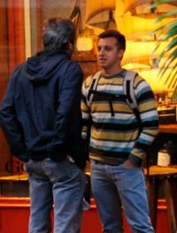 Amigos: Luciano Huck almoça fora no Rio de Janeiro