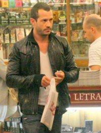 Descanso: Malvino Salvador sai com Burlamaqui e amigo