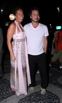 África: Ano novo de Adriane Galisteu e Alexandre Iódice