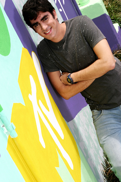 Disputa: <i>Globo</i> e <i>Band</i> querem Marcelo Adnet?