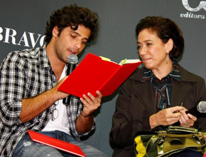 <i>Cult</i>: Bruno Gagliasso lê na <i>Bienal</i>