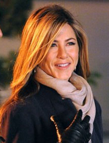Independente: Aniston faria inseminação
