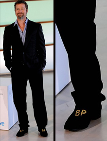 BP: Brad Pitt usa sapato diferente