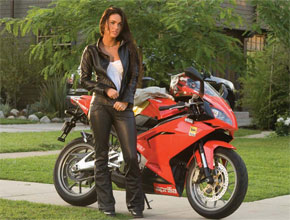 <i>Transformers</i>: Roupas de Megan Fox serão leiloadas