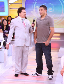 Agora foi: Ronaldo grava com Silvio Santos
