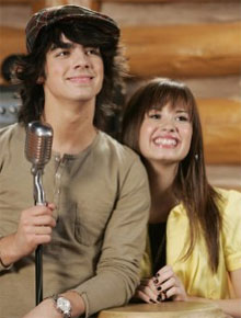 Romance: Joe Jonas e Demi Lovato juntos?