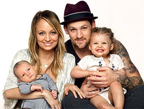 Casamento?: Joel Madden desmente boato