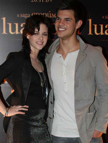 <i>Lua Nova</i>: No Brasil, Kristen e Taylor falam sobre filme