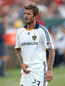 Nada <i>posh</i>: Beckham ajeita partes íntimas em partida