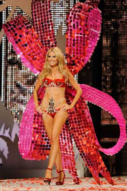 Fora da <i>runway</i>: Heidi Klum apresentará desfile da <i>VS</i>
