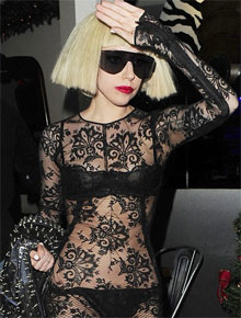 Renda: Lady Gaga quase nua