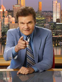 <i>Modern Family</i>: Fred Willard será pai de Phill