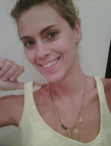 <i>Amei!</i>: Dieckmann posa com presente de fã