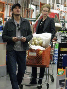 Natal: Nicole Kidman e marido fazem compras