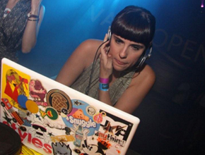 <i>DJ</i>: Rafaela Mandelli também comanda pick-ups